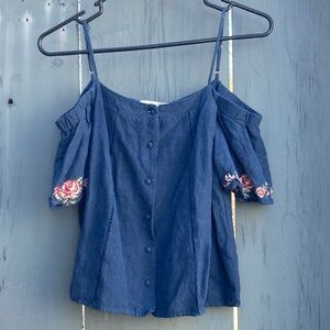 J.O.A. Los Angeles Size medium. Blouse. Embroidered blue. Off shoulder